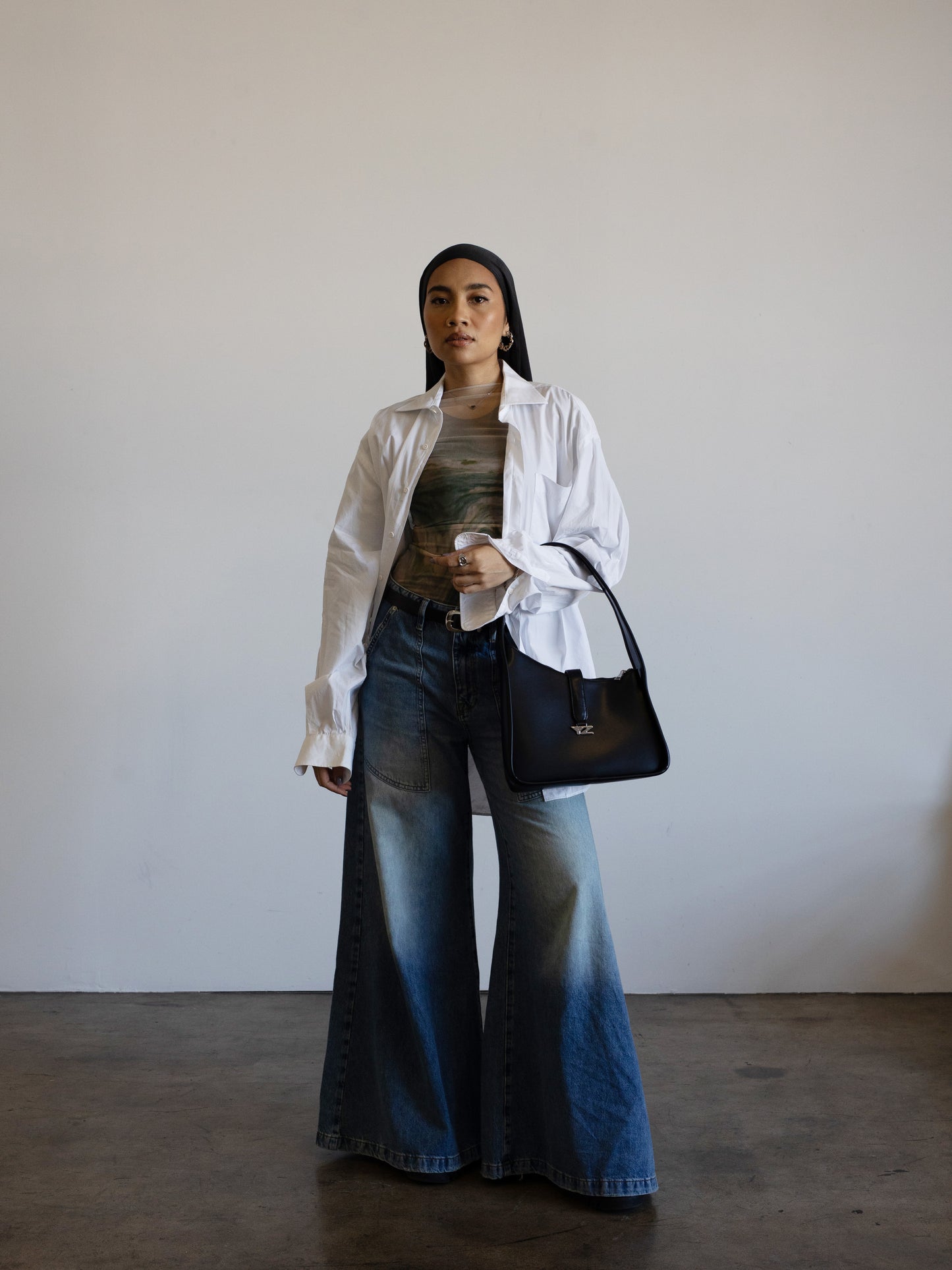 Liberación Shoulder Bag in Black
